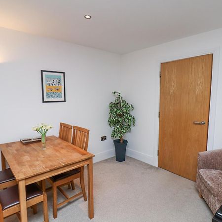 Above & Beyond Apartment Whitby Bagian luar foto