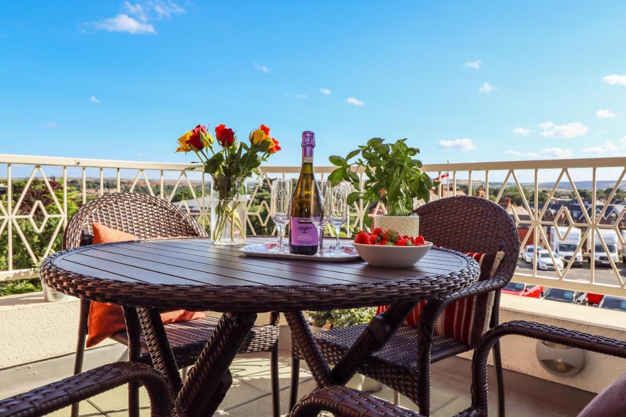 Above & Beyond Apartment Whitby Bagian luar foto