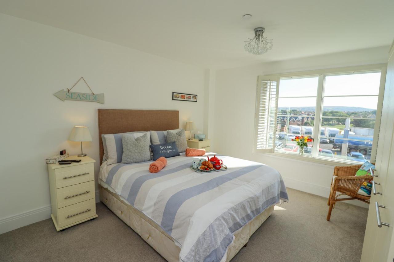 Above & Beyond Apartment Whitby Bagian luar foto