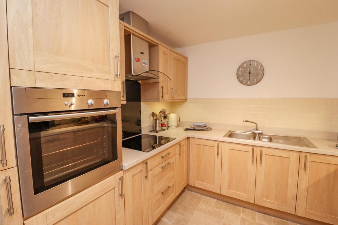 Above & Beyond Apartment Whitby Bagian luar foto
