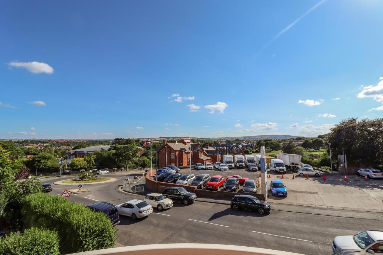 Above & Beyond Apartment Whitby Bagian luar foto