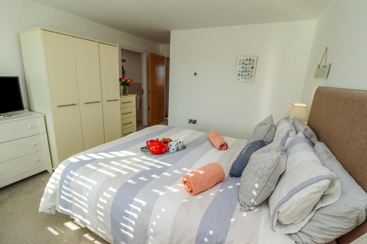 Above & Beyond Apartment Whitby Bagian luar foto