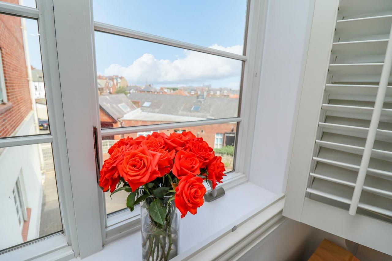Above & Beyond Apartment Whitby Bagian luar foto