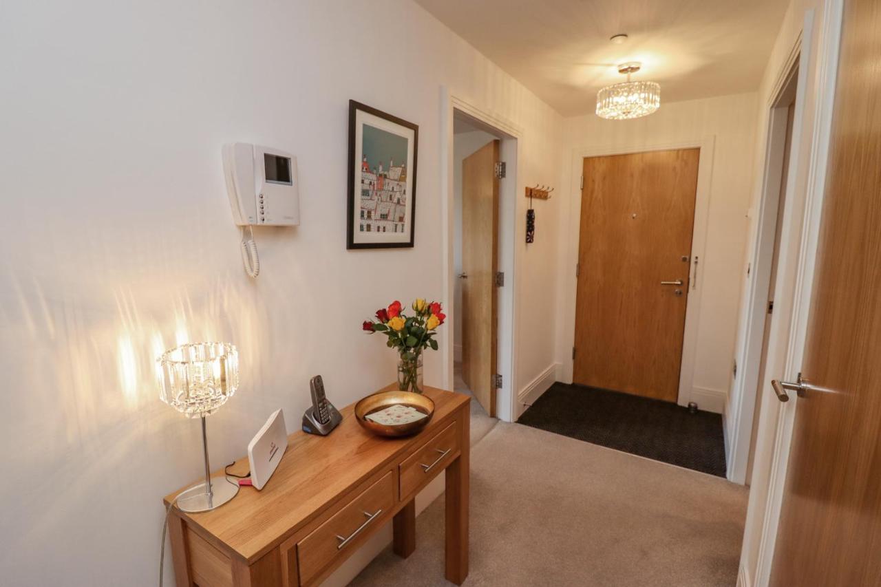 Above & Beyond Apartment Whitby Bagian luar foto